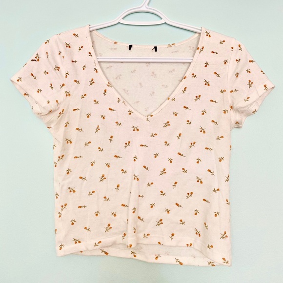 Cute floral t-shirt - Picture 2 of 2